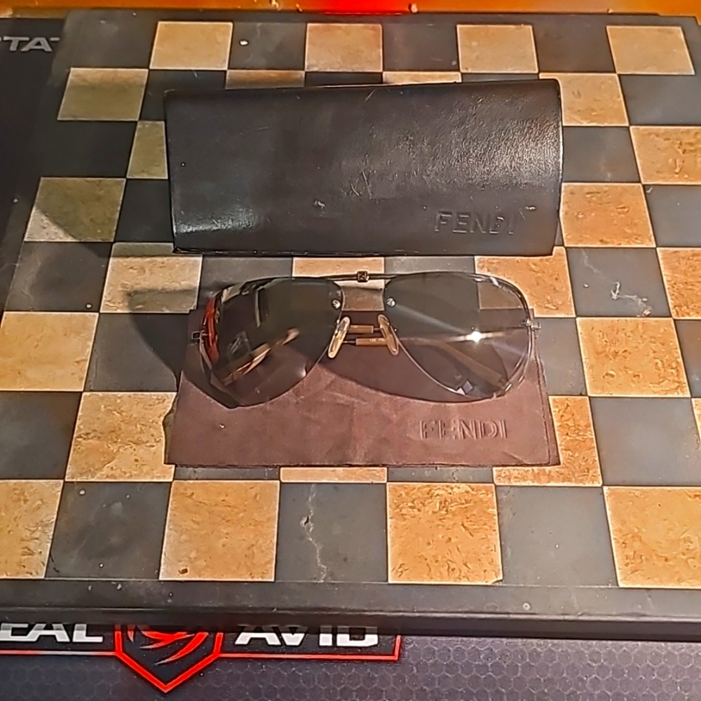 Fendi Aviator Sunglasses in sunflower gray